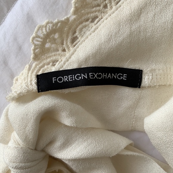 Lace halter crop top - Picture 6 of 6